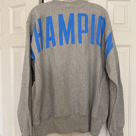 Sweatshirt - Picture 2 of 3